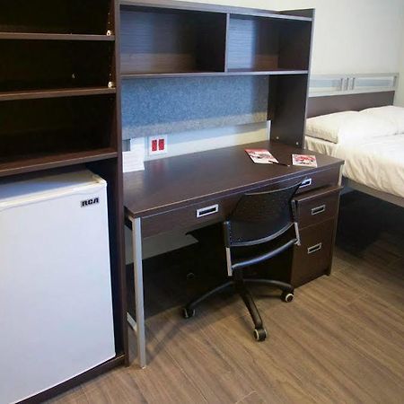 Queen'S University - David C. Smith House - Campus Accommodation Кингстон Экстерьер фото